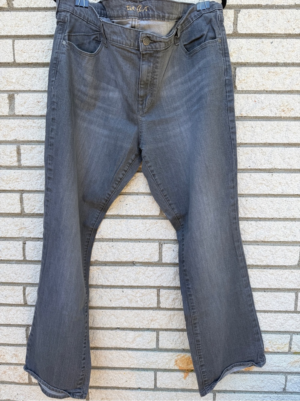Old Navy βThe Flirtβ Womenβs Flared Jeans